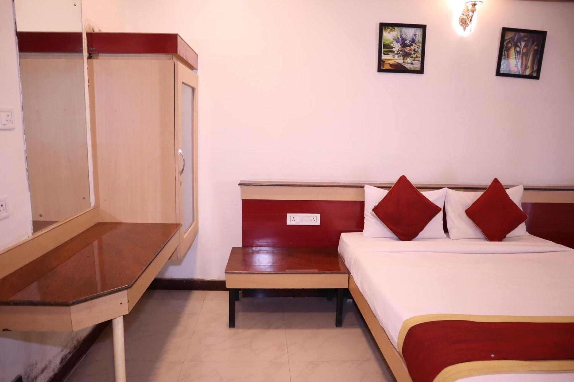 Sri Sai Ram Suites Bengaluru Zewnętrze zdjęcie