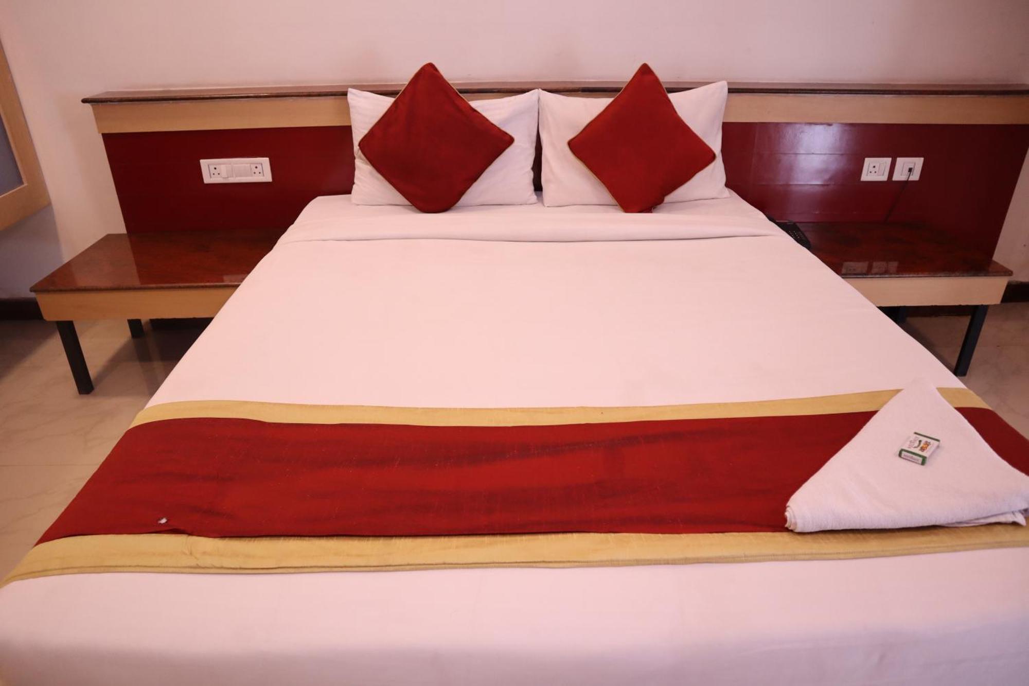 Sri Sai Ram Suites Bengaluru Zewnętrze zdjęcie