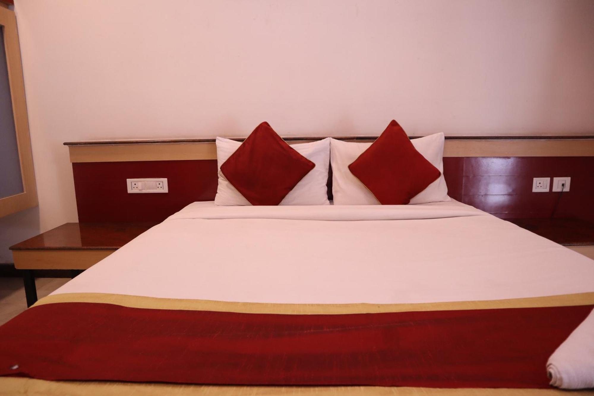 Sri Sai Ram Suites Bengaluru Zewnętrze zdjęcie